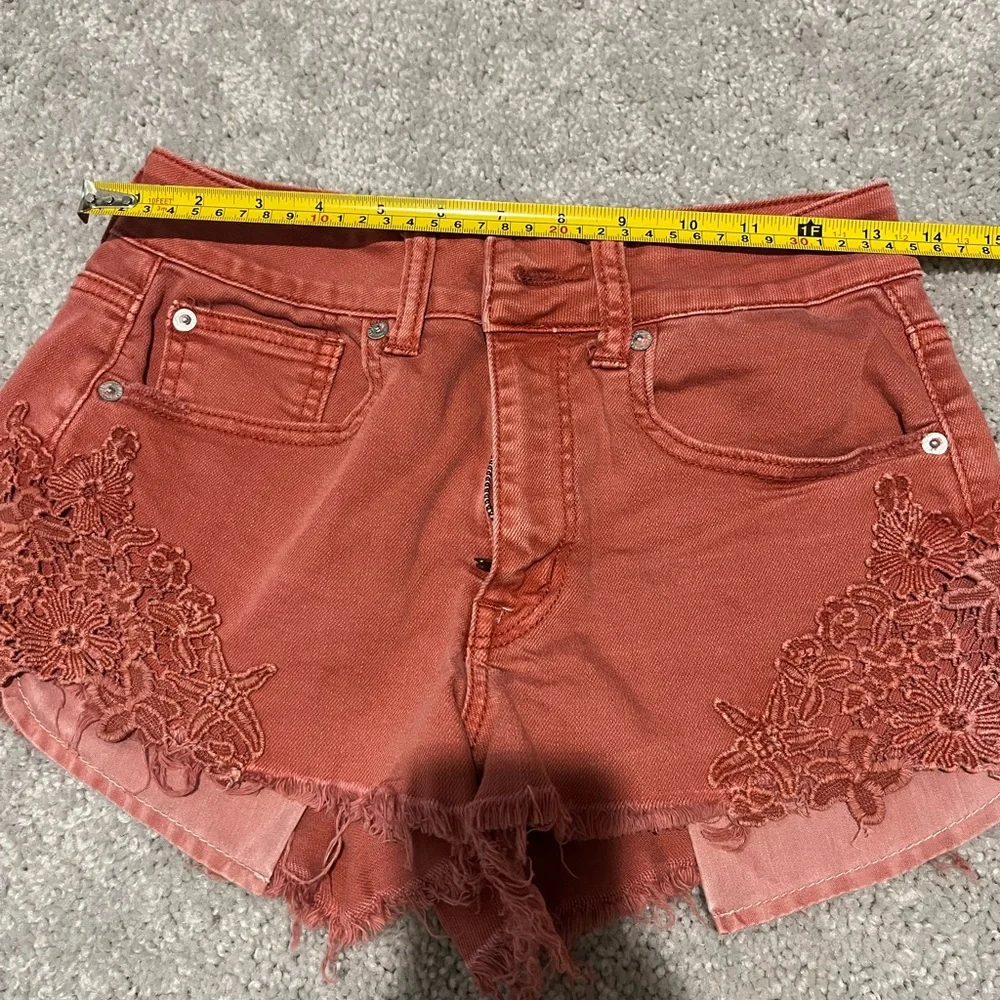 American Eagle High-Rise Choral Lace Shorts Size 2